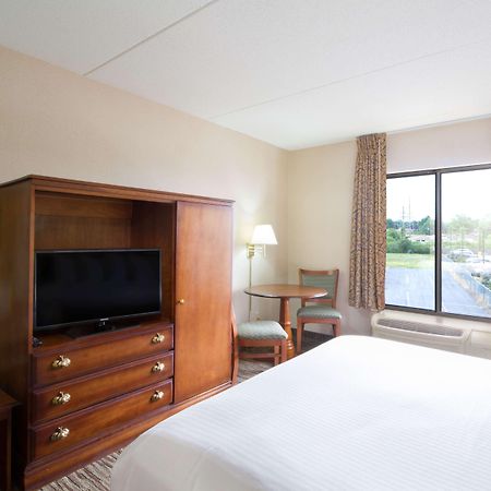 Comfort Inn & Suites Buffalo Airport Экстерьер фото