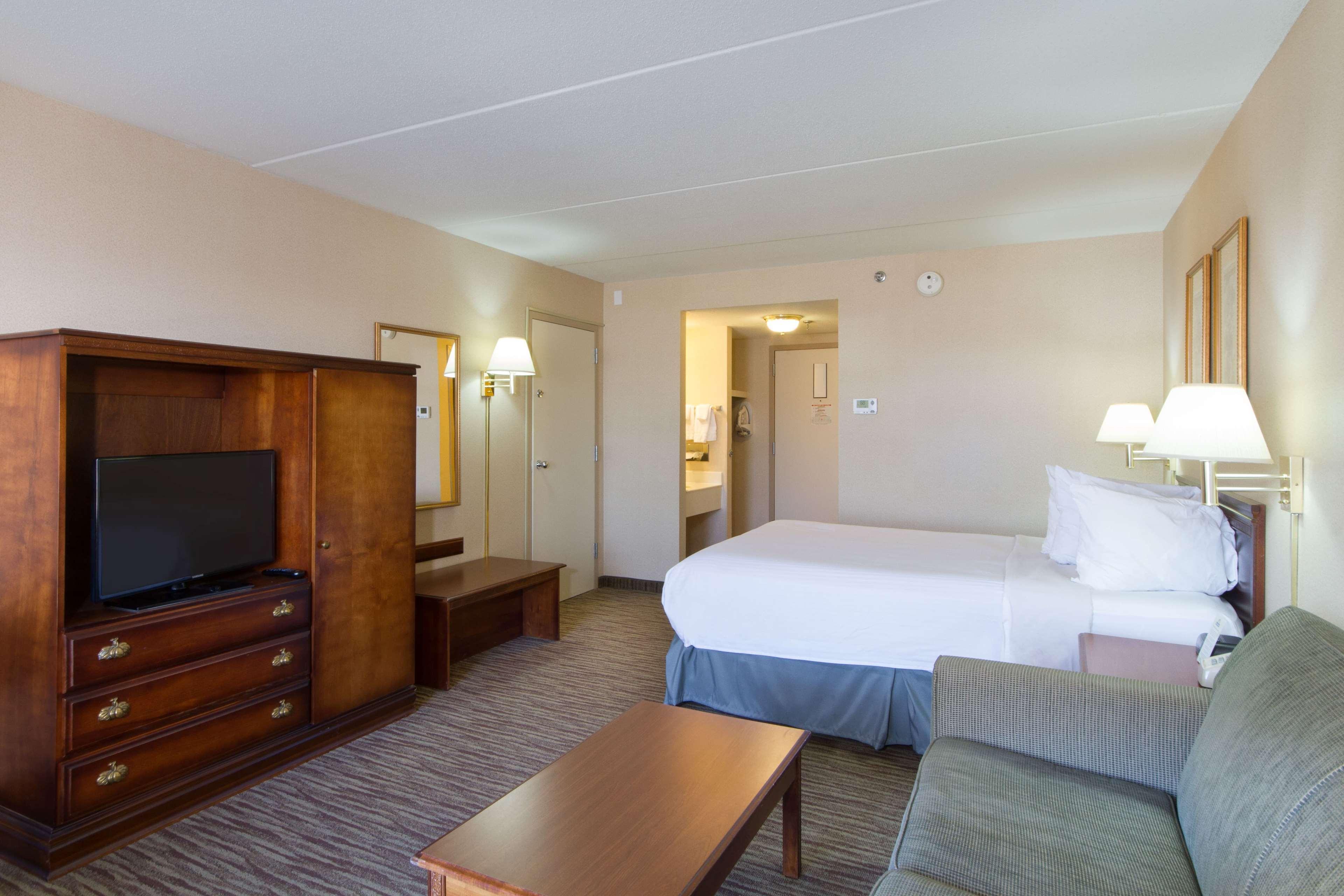Comfort Inn & Suites Buffalo Airport Экстерьер фото