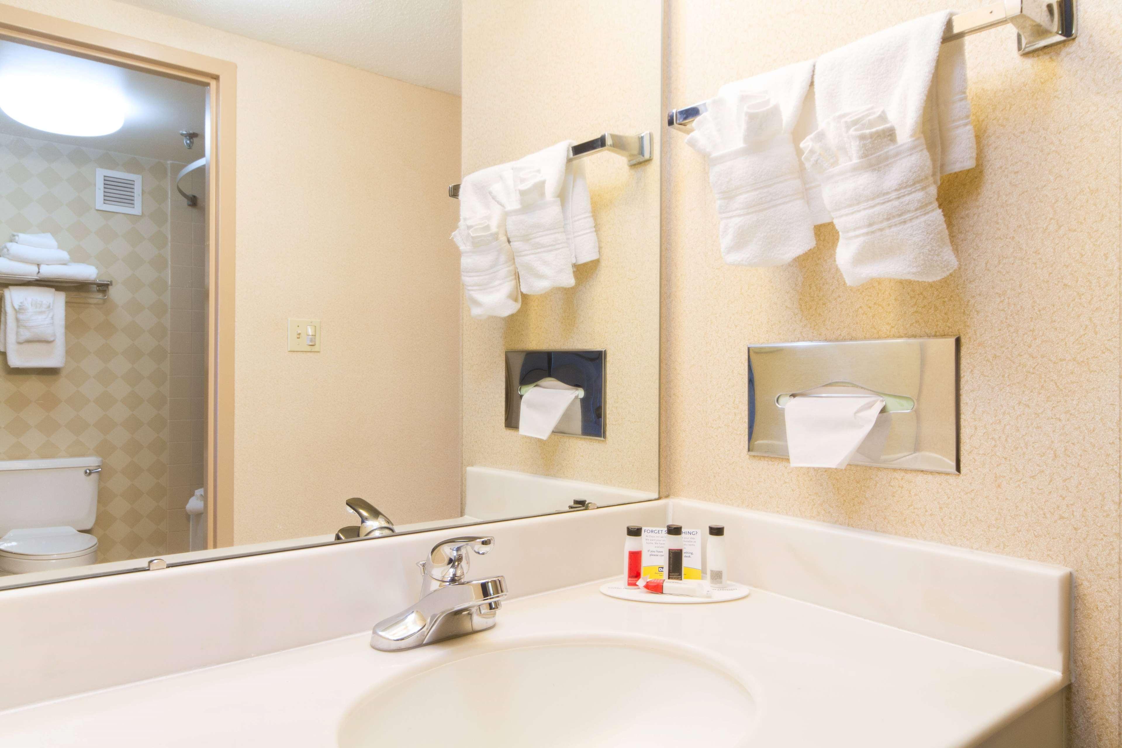 Comfort Inn & Suites Buffalo Airport Экстерьер фото