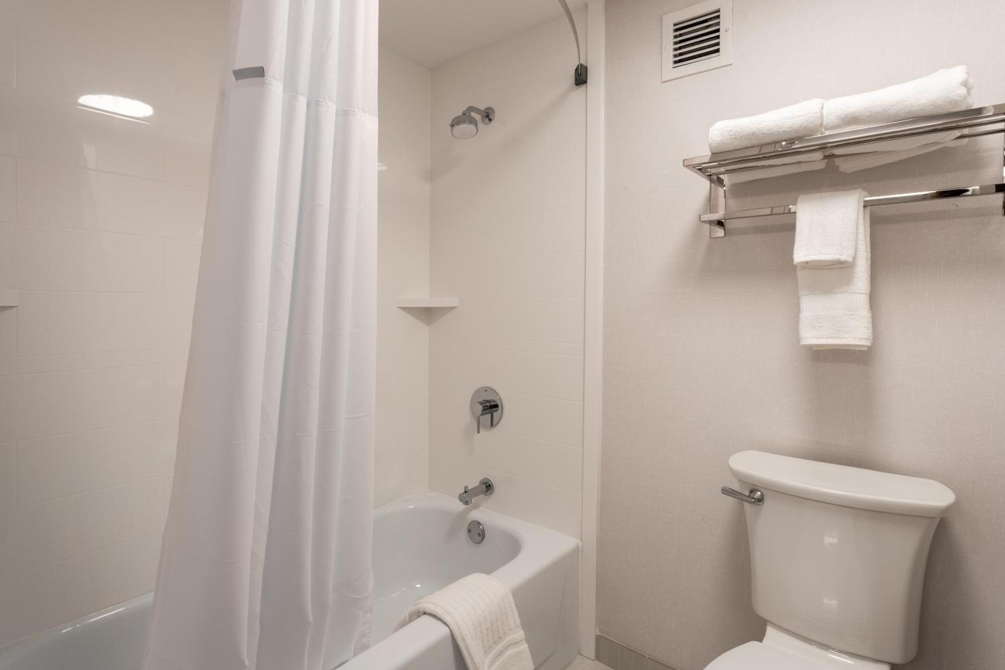 Comfort Inn & Suites Buffalo Airport Экстерьер фото